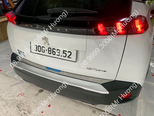 ốp chóng trầy cốp xe Peugeot 2008 bên trong