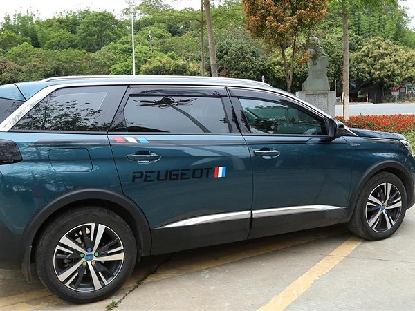 Tem thân xe Peugeot 3008