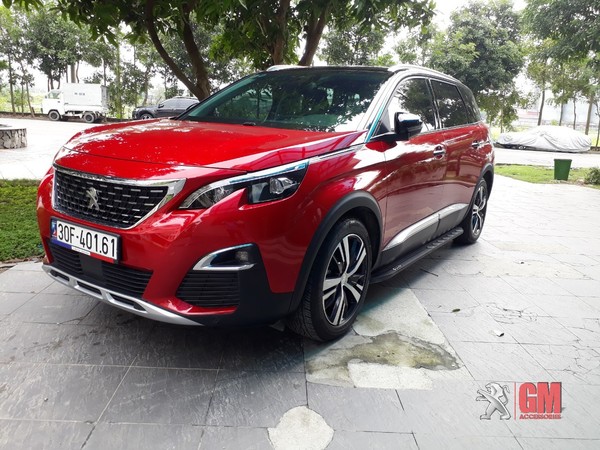 Bệ bước chân Peugeot 5008 loại đúc liên cao cấp lô gô nổi bật